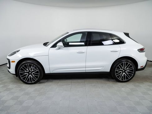 Certified 2025 Porsche Macan image 2