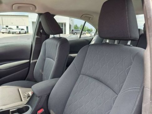 Used 2024 Toyota Corolla LE FWD image 2