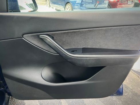 Used 2021 Tesla Model Y Long Range image 33