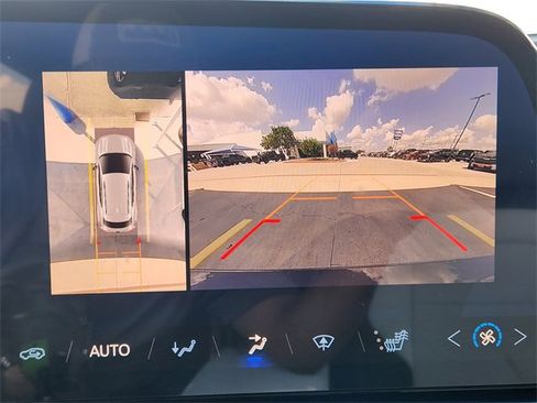 New 2025 Chevrolet Equinox EV LT image 13