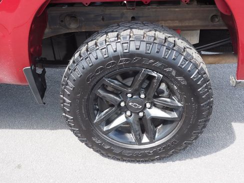 Used 2019 Chevrolet Silverado 1500 Custom Trail Boss w/ Custom Convenience Package AWD/4WD image 9