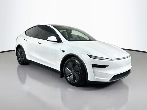 Used 2026 Tesla Model Y AWD image 3