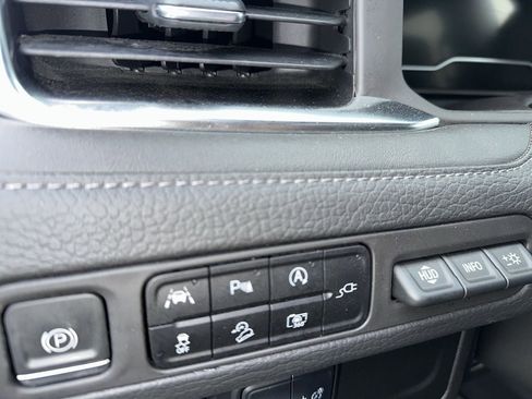 Used 2022 GMC Yukon XL Denali image 13