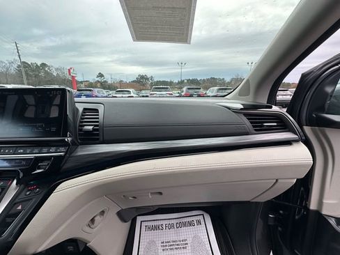 Used 2025 Honda Odyssey Elite image 16