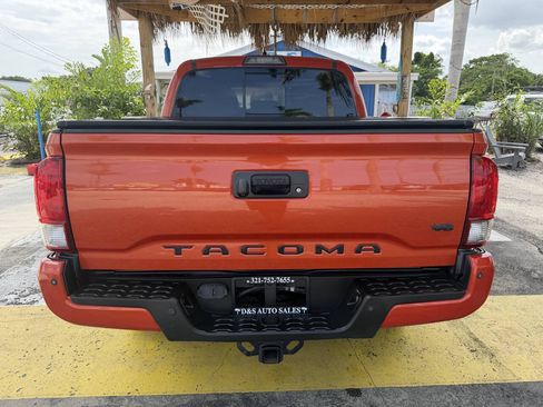 Used 2017 Toyota Tacoma TRD Sport w/ Premium & Technology Package RWD image 6