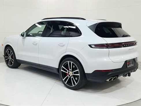 Used 2024 Porsche Cayenne S image 6