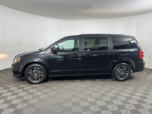 Used 2019 Dodge Grand Caravan GT image 2