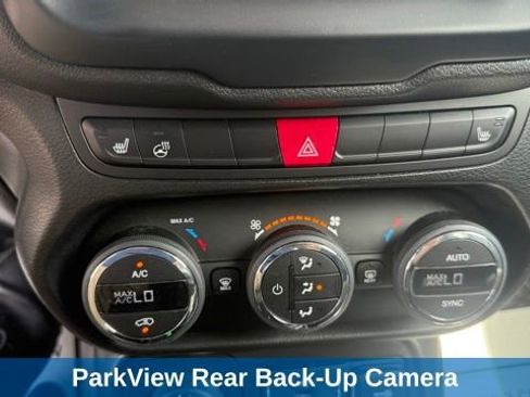 Used 2016 Jeep Renegade Latitude AWD/4WD image 25
