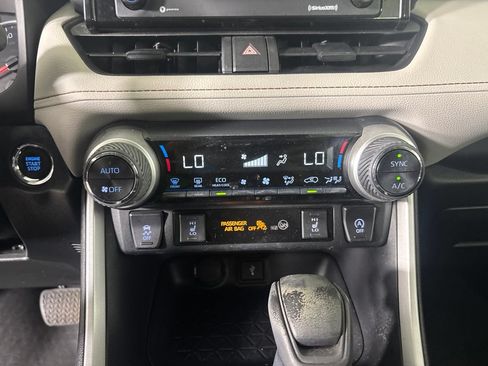 Used 2022 Toyota RAV4 XLE w/ Convenience Package AWD/4WD image 16