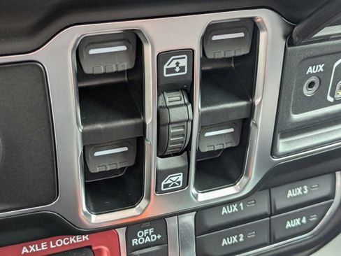 New 2025 Jeep Gladiator Mojave image 20