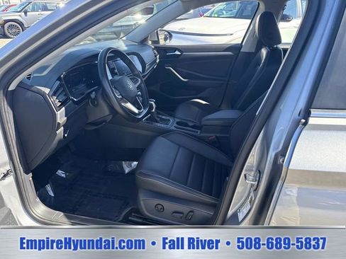 Used 2024 Volkswagen Jetta SE FWD image 18