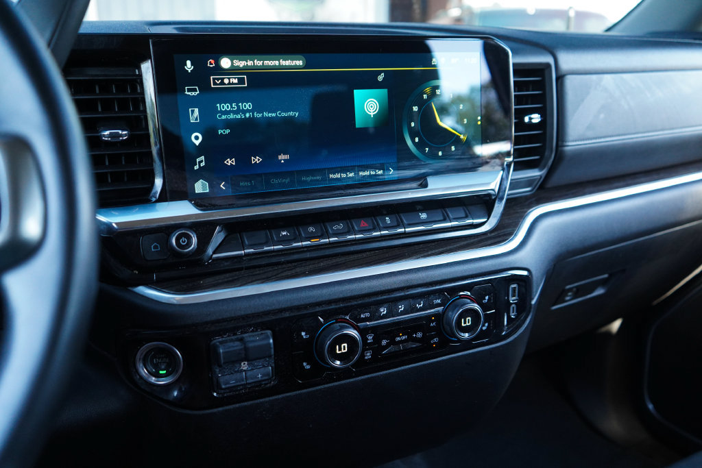 Used 2025 Chevrolet Silverado 1500 LT AWD/4WD image 8