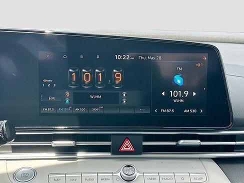 Used 2021 Hyundai Elantra Limited FWD image 15