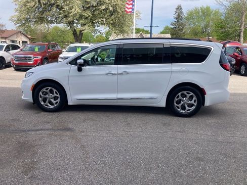 Used 2023 Chrysler Pacifica Limited FWD image 8