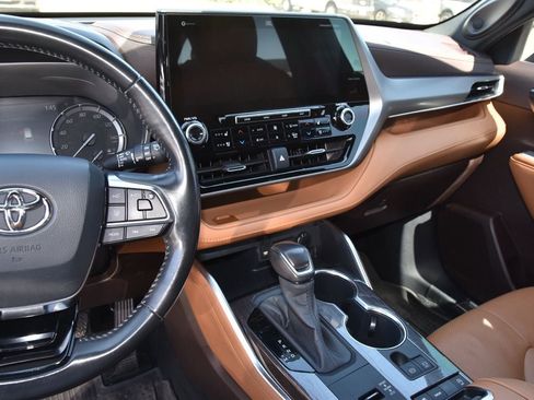 Used 2020 Toyota Highlander Platinum image 8