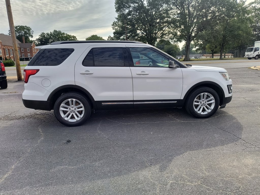 Used 2016 Ford Explorer XLT w/ Equipment Group 202A FWD image 6