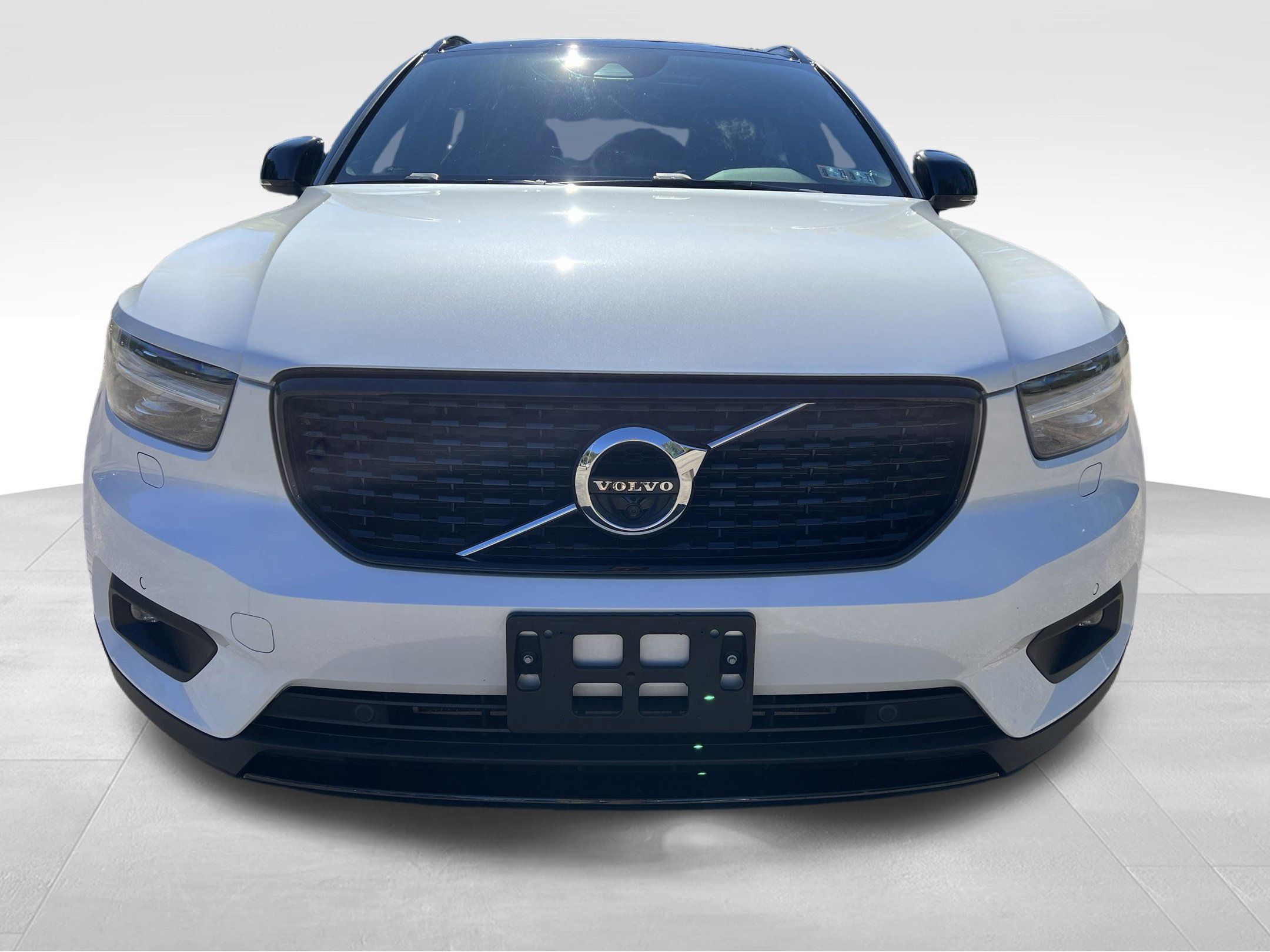 Used 2022 Volvo XC40 T5 R-Design w/ Advanced Package AWD/4WD image 3
