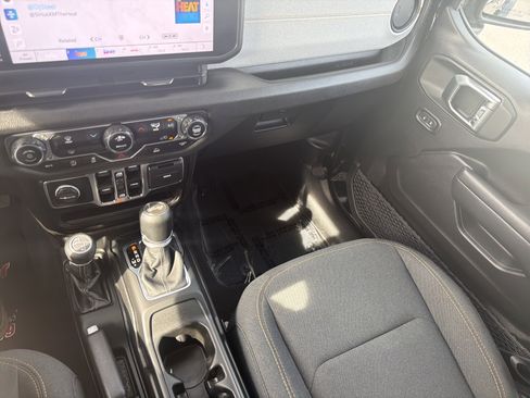 Used 2025 Jeep Wrangler Sport S image 23