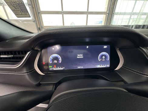 Used 2024 Jeep Grand Cherokee Altitude image 12