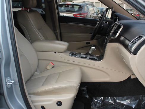 Used 2017 Jeep Grand Cherokee Limited AWD/4WD image 25