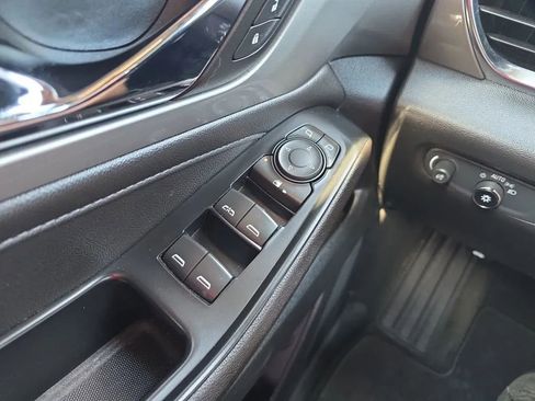 Used 2023 Chevrolet Traverse LT FWD image 24