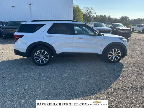 Used 2025 Ford Explorer ST-Line AWD/4WD image 2