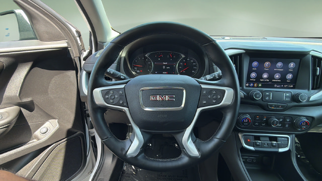 Used 2024 GMC Terrain SLT AWD/4WD image 12