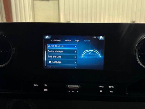 Used 2024 Mercedes-Benz Sprinter 2500 image 33