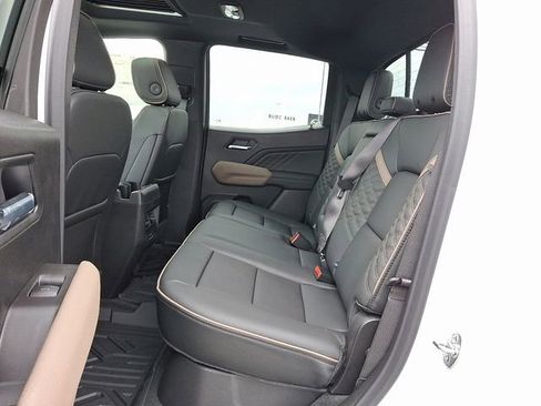 New 2026 GMC Canyon Denali image 11