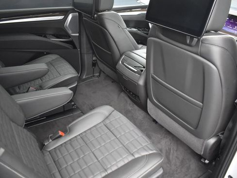 Certified 2026 Cadillac Escalade ESV Platinum Sport w/ LPO, ONYX Package AWD/4WD image 33