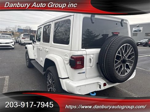 Used 2023 Jeep Wrangler Unlimited Sahara image 4
