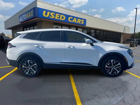 Used 2025 Kia Sportage EX AWD/4WD image 2