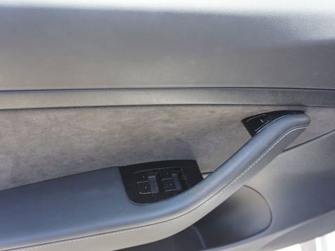 Used 2020 Tesla Model 3 Standard Range Plus RWD image 4