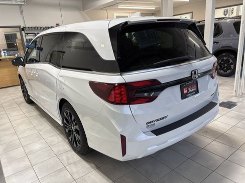 New 2026 Honda Odyssey Sport-L image 2