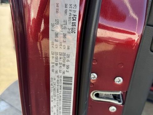 Used 2019 Jeep Cherokee Limited w/ Technology Group image 27