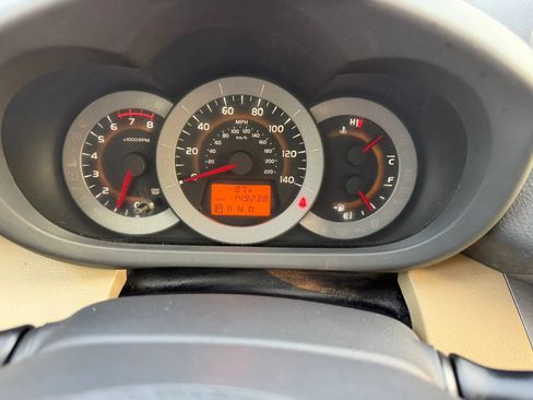 Used 2012 Toyota RAV4 4WD w/ Upgrade Value Pkg image 38