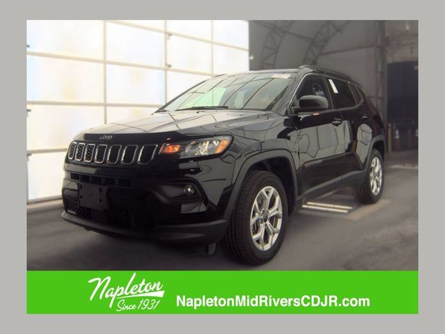Used 2025 Jeep Compass Latitude w/ Sun & Sound Group AWD/4WD image 1