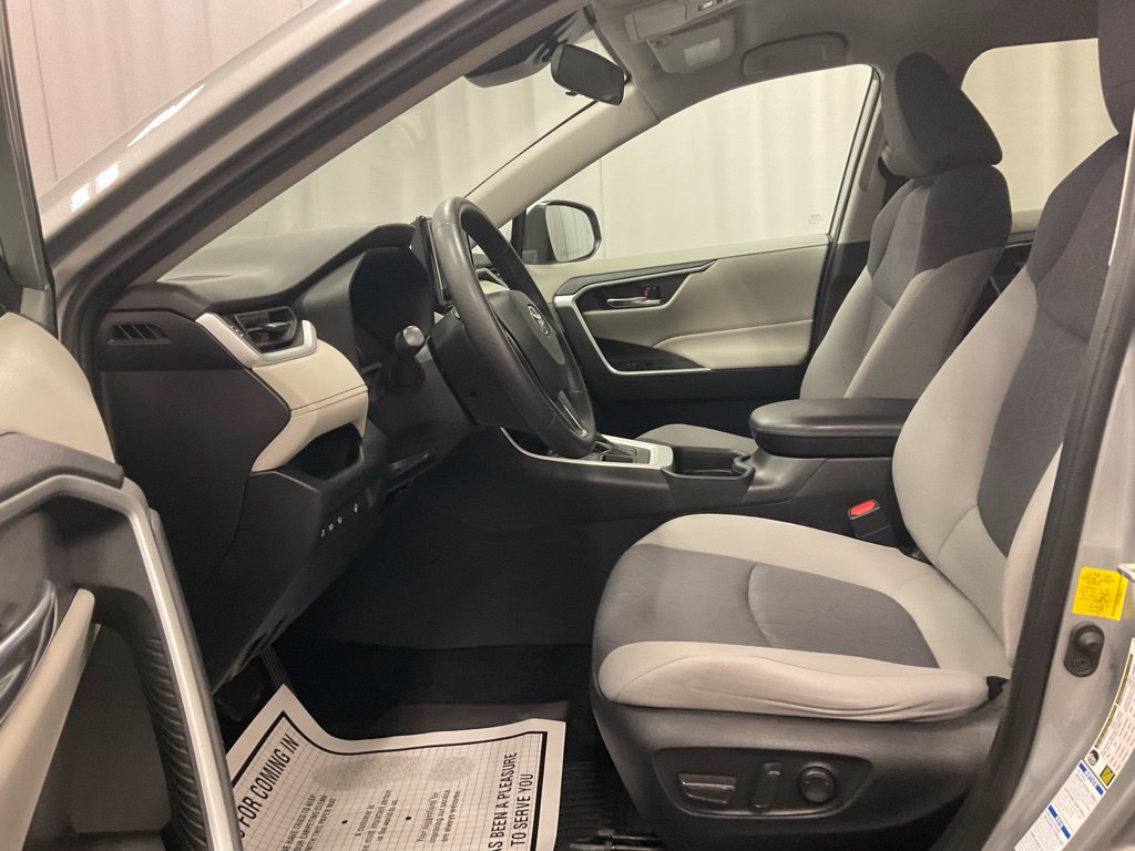 Used 2021 Toyota RAV4 XLE w/ XLE Grade Weather Package AWD/4WD image 13