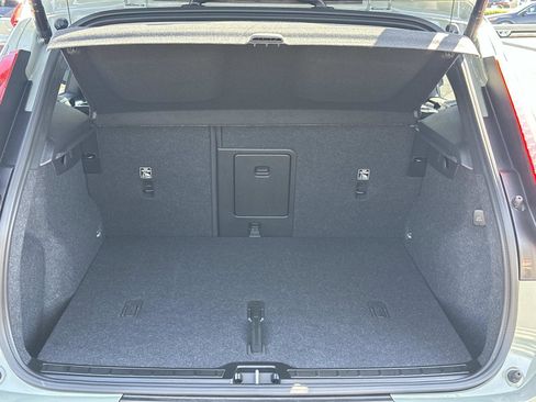 Certified 2025 Volvo XC40 B5 Ultra w/ Climate Package image 23