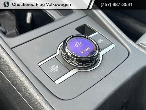 Used 2025 Volkswagen Tiguan SE R-Line AWD/4WD image 44