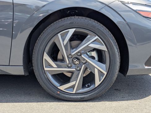 New 2025 Hyundai Elantra Limited image 7