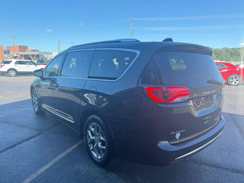 Used 2017 Chrysler Pacifica Limited FWD image 5