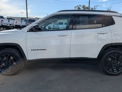 Used 2024 Jeep Compass Latitude AWD/4WD image 9