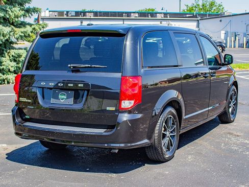 Used 2019 Dodge Grand Caravan SE FWD image 9