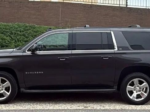 Used 2016 Chevrolet Suburban LS RWD image 2