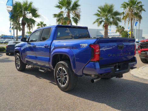 Used 2025 Toyota Tacoma TRD Sport RWD image 12