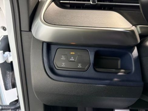 New 2025 Volkswagen ID. Buzz Pro S image 17