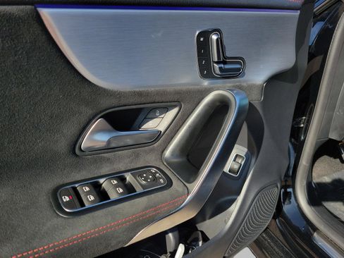 Used 2022 Mercedes-Benz CLA 250 image 27