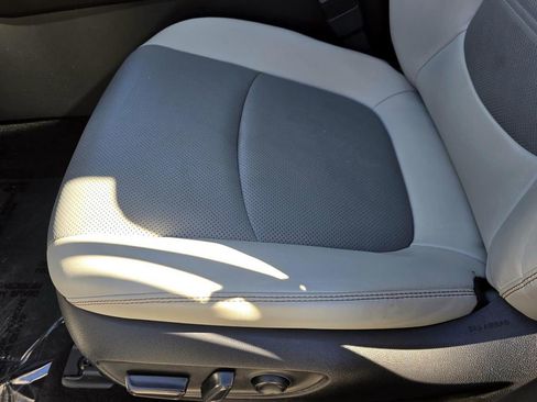 Used 2021 Toyota RAV4 Limited image 26