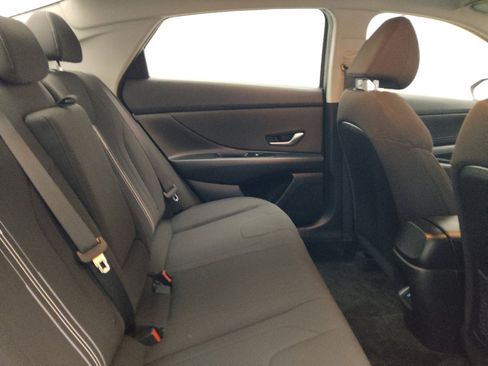 Used 2025 Hyundai Elantra SEL FWD image 19